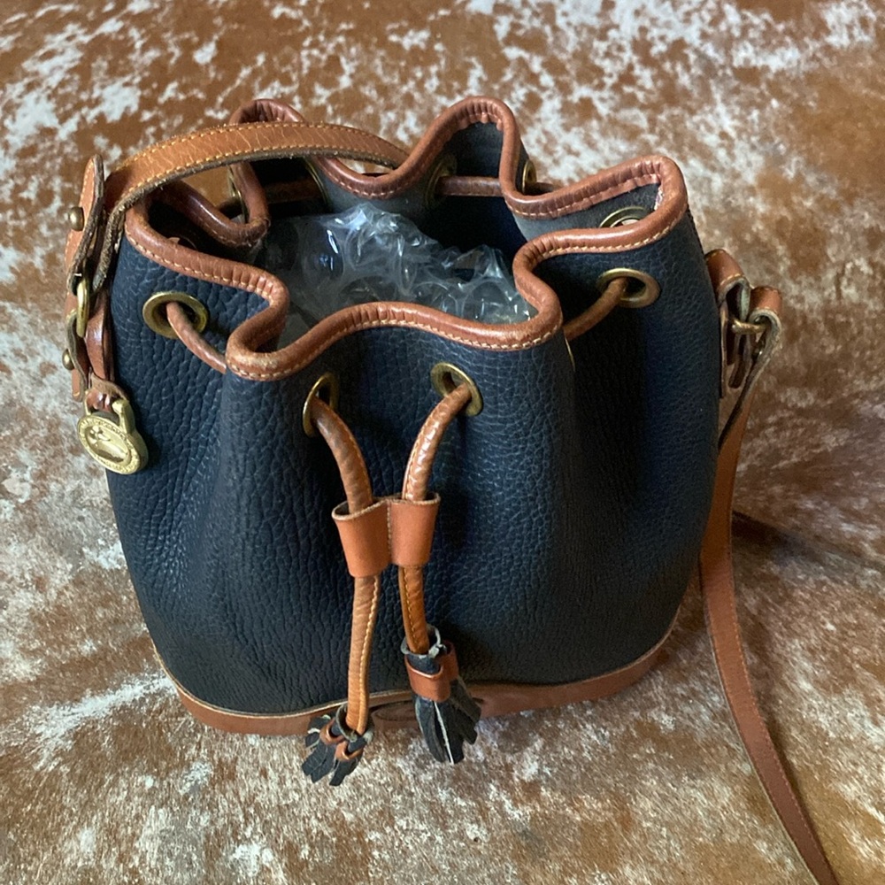 Dooney & Bourke Leather Bucket crossbody - Picture 4 of 15